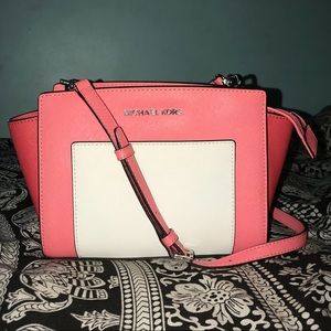 Michael Kors Selma Medium Messenger